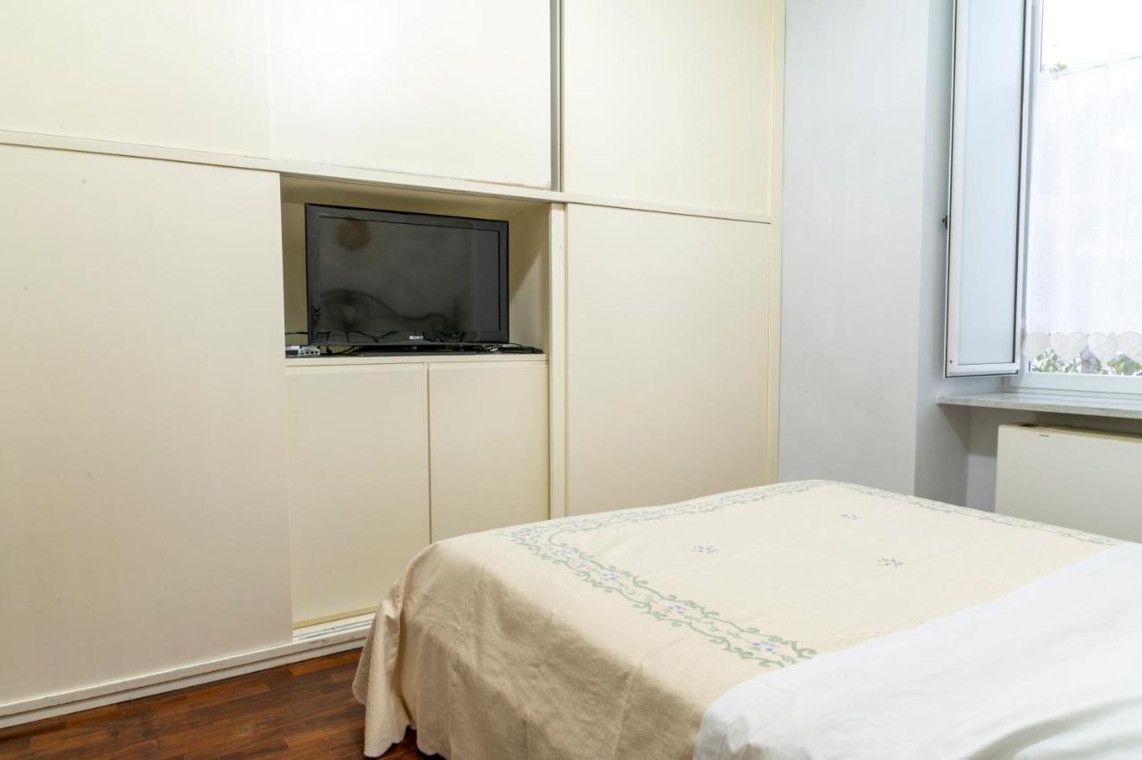 Deluxe Apartment With Garden In Vomero Napoli Esterno foto